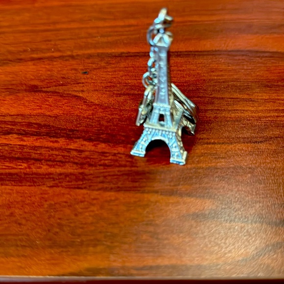 Eiffel Tower custom bag charm keychain - Picture 1 of 1